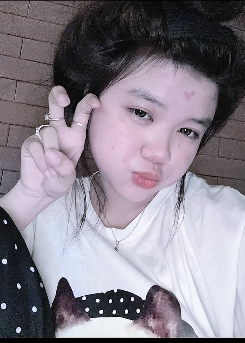 ATrsfth's tweet photo. Đời của 1 con chó chỉ bết bắn tinh vô giày ròi bắn ẻm uốn như 1 con chó. https://t.co/9GeD1WkYUR