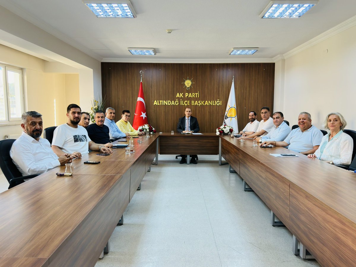 Fatih__Bildik's tweet photo. Haftalık Olağan Yürütme Kurulu Toplantımızı icra ettik.

#KalbimizAltındağ 

@akaltindag https://t.co/npG833kKUC