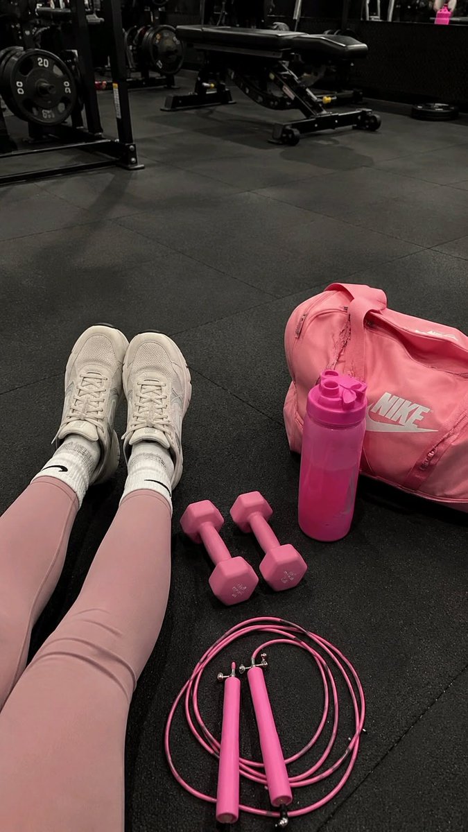 CaraBertagh3's tweet photo. WKho's there? -Britney Spears Britney Spears who? -Knock knock Who's there? -Britney Spears...Oops...I did it againnock knock https://t.co/JpbR8PZgcb