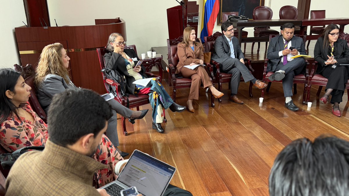 BleidyPerezB's tweet photo. Hoy tuvimos mesa de trabajo para avanzar en la iniciativa que busca reducir el déficit y la inequidad territorial en la distribución del talento humano en salud.
Trabajamos por una formación con más oportunidades y por garantizar profesionales de la salud donde más se necesitan. https://t.co/VKXmGrFHjw