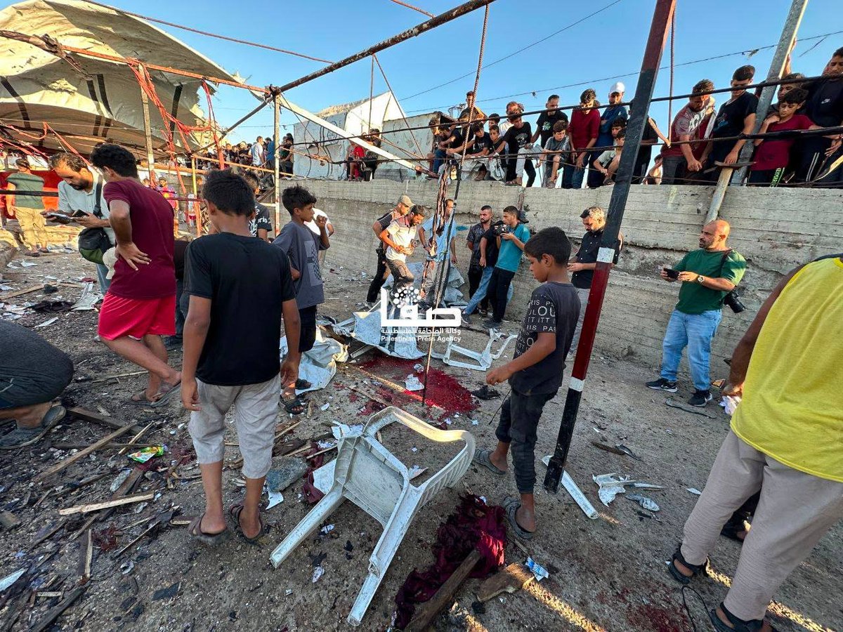 ME_Observer_'s tweet photo. ⚡️ 🚨 Israel commits yet another massacre on civilians in Gaza:

An Israeli drone targeted the coffee shop (Al-Helwa wa Al-Murra) inside Gaza port, causing a number of martyrs and wounded.

Some of the martyrs' bodies were scattered at the bottom of the sea. https://t.co/g5a6uS7RHW