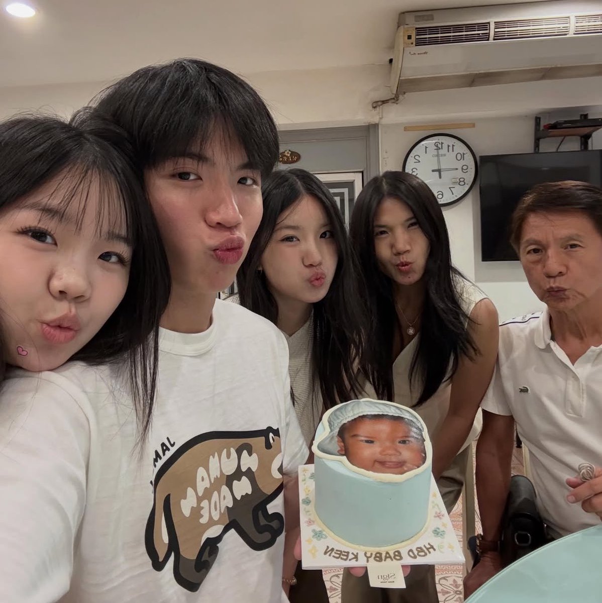 bamlabooo's tweet photo. ไมโครเวฟบอยยยย วันเกิดน้องอยู่กับครอบครัวนินา ⭐️🤲🏻💗
//enjoy na kubbb 🍎

#keenkeno https://t.co/I7BDFGaHyq