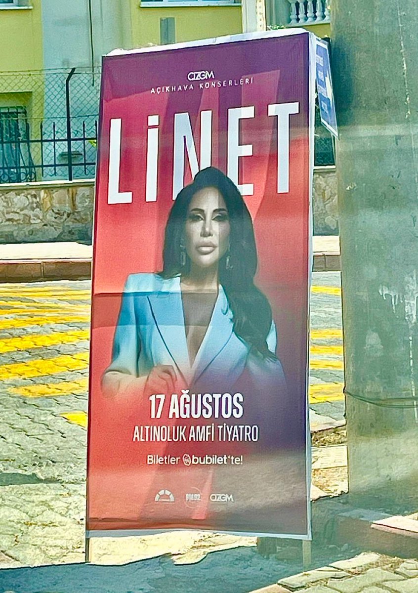 yenisafakyazari's tweet photo. Bu siyonşst kadına hâlâ konser verdiren ve bunun konserine giden var, iyi mi?
Yazıklar olsun! https://t.co/3srCDoE43h