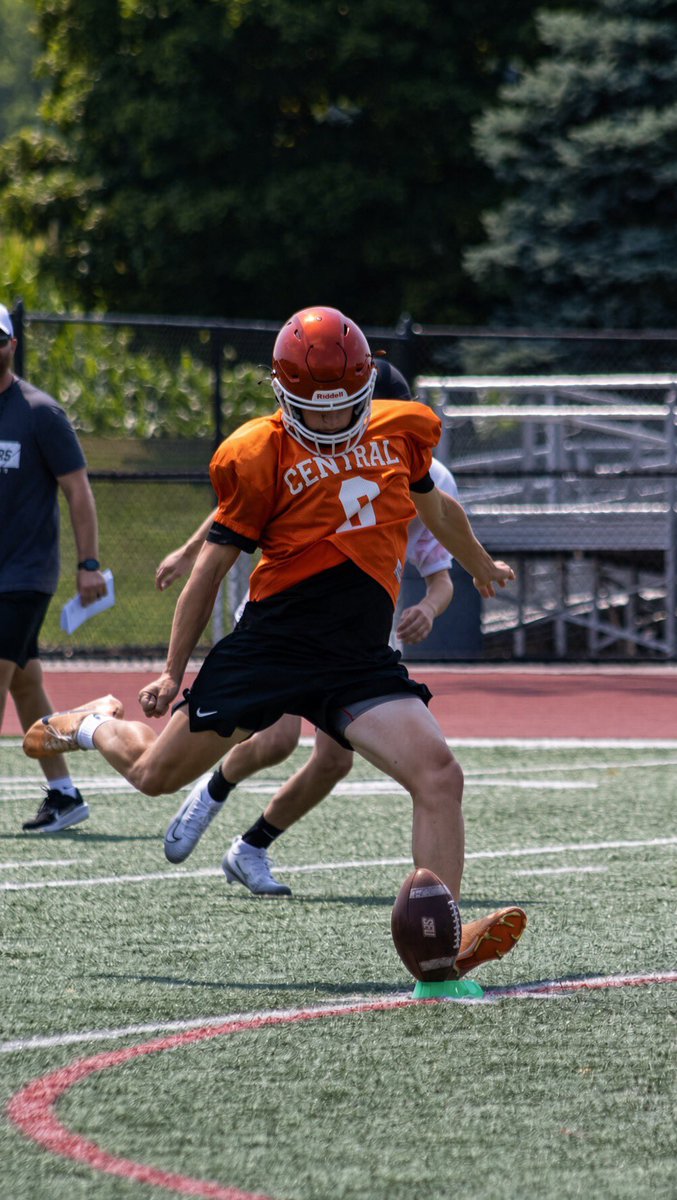 bburt_13's tweet photo. Some photos from heat week!! Getting season ready! S/O @DeMarcusMurray6 and @DrewShearer88, best holder/snapper in the country! https://t.co/gBUTmO7Zje