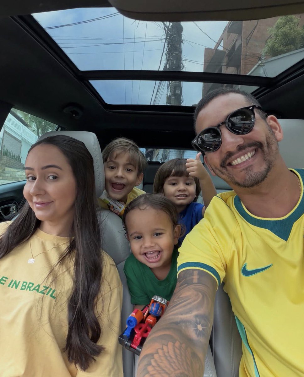 ALFINETEI's tweet photo. 🚨LUTO: Morre a influenciadora Marta Kelly de Oliveira, aos 33 anos, após complicações de uma cirurgia plástica. Marta deixa três filhos https://t.co/4PBSJNdMYB