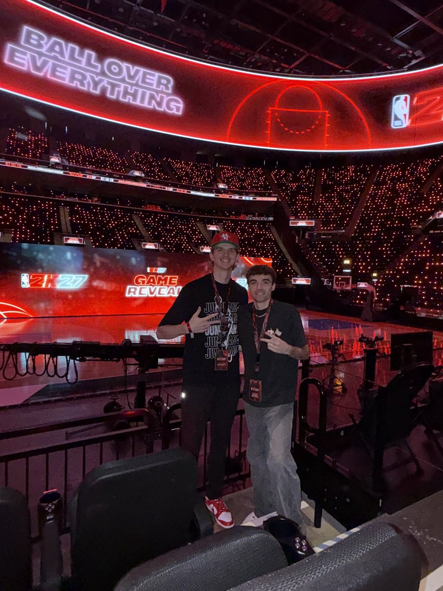 itsHollywood2K's tweet photo. Duo shi https://t.co/jJsBrGK7iw