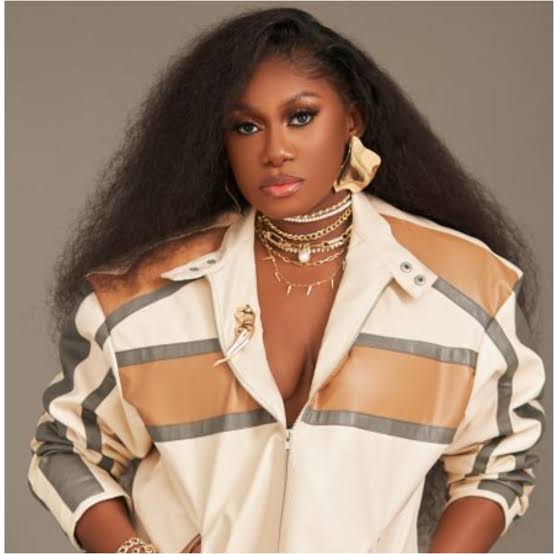 r21071lagos's tweet photo. @r21071lagos
🎙️R2 Midday Aura with
@Edisbrown_
🎧🎤FUKU -@OfficialNiniola
MUSIC REQUEST ! WHAT SEVEN SONGS MOTIVATE YOU TO KEEP GOING ON?
#MIDDAYAURA #LAGOSLISTENING #MusicTwitter #MUSICREQUEST https://t.co/U5jXvR0zcJ