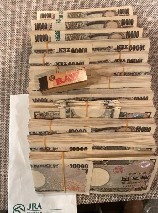 Mio1768720's tweet photo. これだけあれば給料日まで持つかな？？

①足りる
②足りない https://t.co/OmAuaLetHb