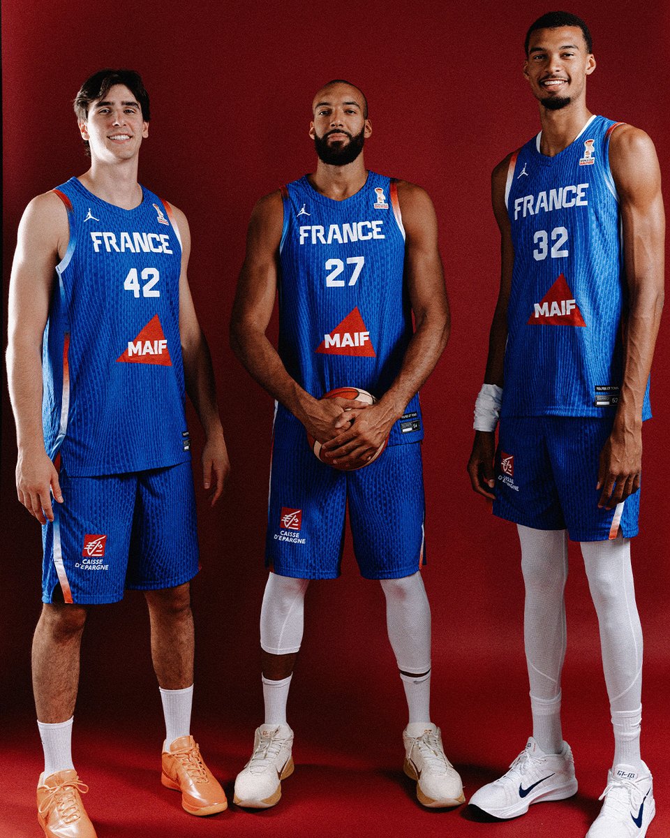FRABasketball's tweet photo. Nos big men 👊🇫🇷

#TeamFranceBasket | #PassionnémentBleu | #FIBAWC https://t.co/7J2rKYInEg