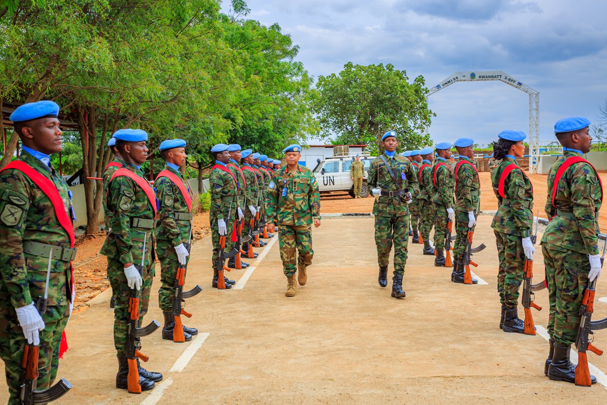 RwandaMoD's tweet photo. The United Nations Mission in South Sudan (UNMISS) Deputy Force Commander, Major General Robert Yaw Affram, visited Rwandan peacekeepers serving with RWANBATT-3 in Durupi, Juba, on 18 August 2026. He was accompanied by staff members from UNMISS Headquarters.

Major General Affram was received by the Deputy Contingent Commander, Lieutenant Colonel Maurice KAYINAMURA, who briefed him on the contingent’s mandate, ongoing operations, and key operational challenges affecting the effective execution of assigned tasks.

The UNMISS Deputy Force Commander commended the Rwandan peacekeepers for their professionalism, discipline, commitment, readiness, and continued contribution to the UNMISS mandate. He encouraged them to maintain their high standards and remain focused on effectively carrying out their responsibilities.https://t.co/YaFslODgyn
========================
Umugaba Mukuru Wungirije w’Ingabo z’Umuryango w’Abibumbye ziri mu butumwa bwo kubungabunga amahoro muri Sudani y’Epfo (UNMISS), Maj Gen Robert Yaw Affram, kuri uyu munsi yasuye abasirikare b’u RWANDA  bakorera muri RWANBATT-3, mu kigo cya Durupi i Juba. Yari aherekejwe n’abayobozi bandi b'Ingabo bakorera ku cyicaro gikuru cya UNMISS.

Maj Gen Affram yakiriwe n’Umuyobozi Wungirije wa RWANBATT-3, Lt Col Maurice KAYINAMURA, wamugejejeho inshingano n'imikorere ya RWANBATT-3 iyi Batayo ndetse n’imbogamizi bahura nazo mu butumwa bafite.https://t.co/8L7D2NqzQA

Umugaba Mukuru Wungirije w’Ingabo za UNMISS yashimiye Ingabo z'u Rwanda ku bunyamwuga, imyitwarire myiza, ubwitange, ndetse n’umusanzu ukomeye bakomeje gutanga mu ishyirwa mu bikorwa ry’inshingano za UNMISS. Yabasabye gukomeza kugira imyitwarire myiza no kwita ku nshingano bashinzwe kugira ngo bazisohoze neza.