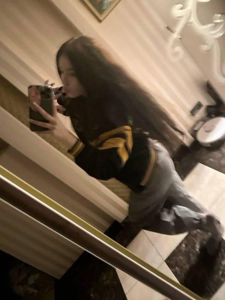Ornellansts's tweet photo. I’m boreeed, can i dm u ?**?? 

P​lssss😩📷 https://t.co/X4X2RqNOn6
