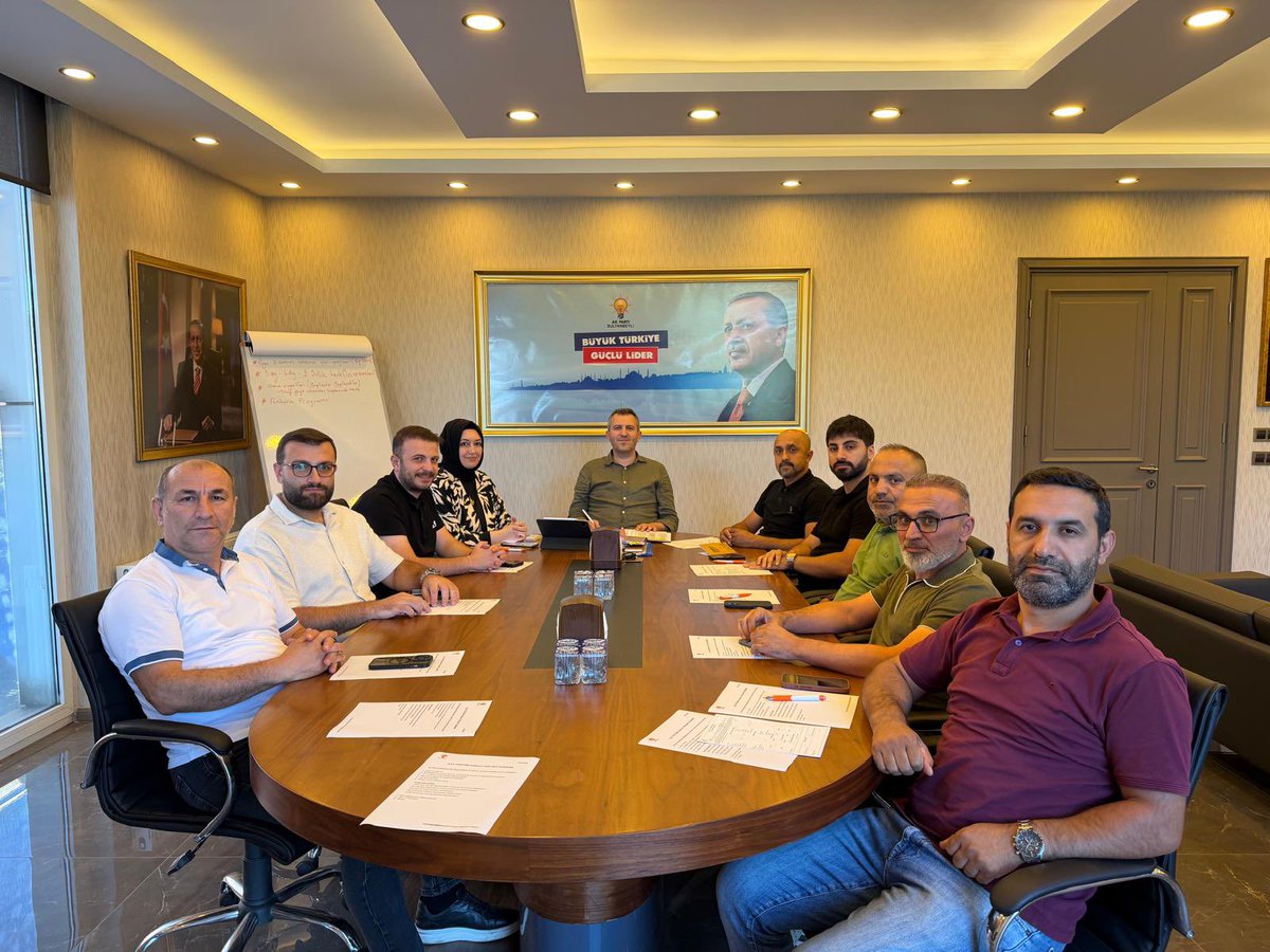 aksultanbeylim's tweet photo. İlçe Başkanımız Sn. Ayhan Üşdi başkanlığında haftalık olağan Yürütme Kurulu toplantısı gerçekleştirildi.

Toplantımızda üye kazanım çalışmaları, teşkilat faaliyetleri ve saha çalışmalarımız değerlendirildi. https://t.co/jSkN1wgfPN