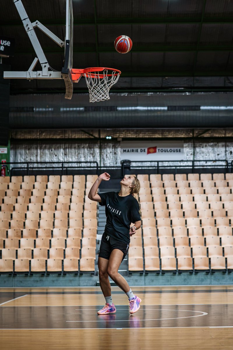 TMB_Basket's tweet photo. We’re back ! ⌛️💕

La Prépa des Pionnières débute 💪 https://t.co/J2OBo7Np1N