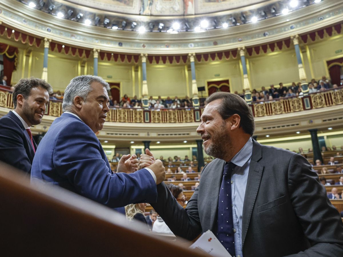 javiernegre10's tweet photo. Te suenan, ¿Óscar?

Uno era el secretario de organización de tú partido, en prisión.

El otro la mano derecha de tu presidente, también en prisión, “feminista y por ende socialista” que se gastaba el dinero público en prostitutas.

Ponte a trabajar ya y arregla los trenes y autovías que para algo te pagan 108.000€ al año, pedazo de golfo.