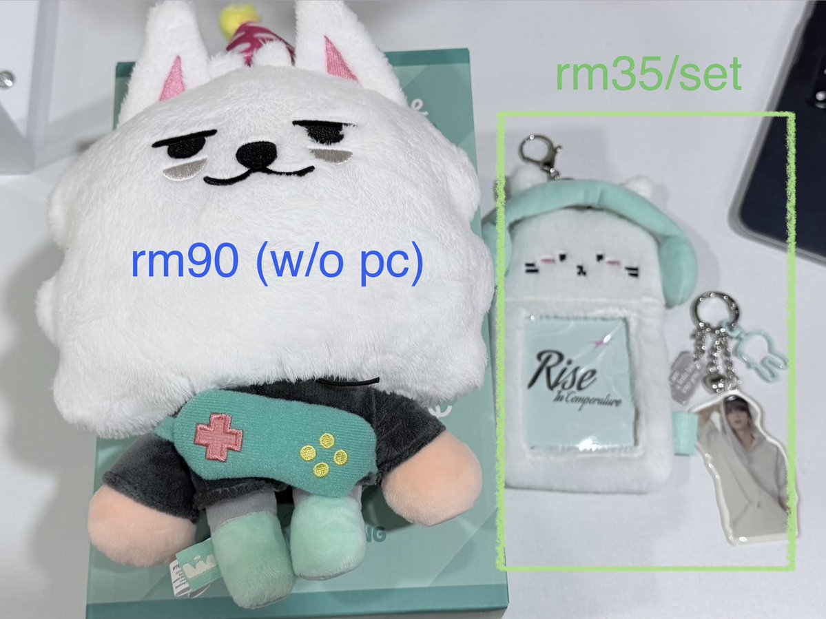 soobdae's tweet photo. 📓 wts txt merchandise

✧ add postage wm 10 / em 13
✧ can open share
✧ dm to buy!

#pasarTXT https://t.co/erYNmJAeoq