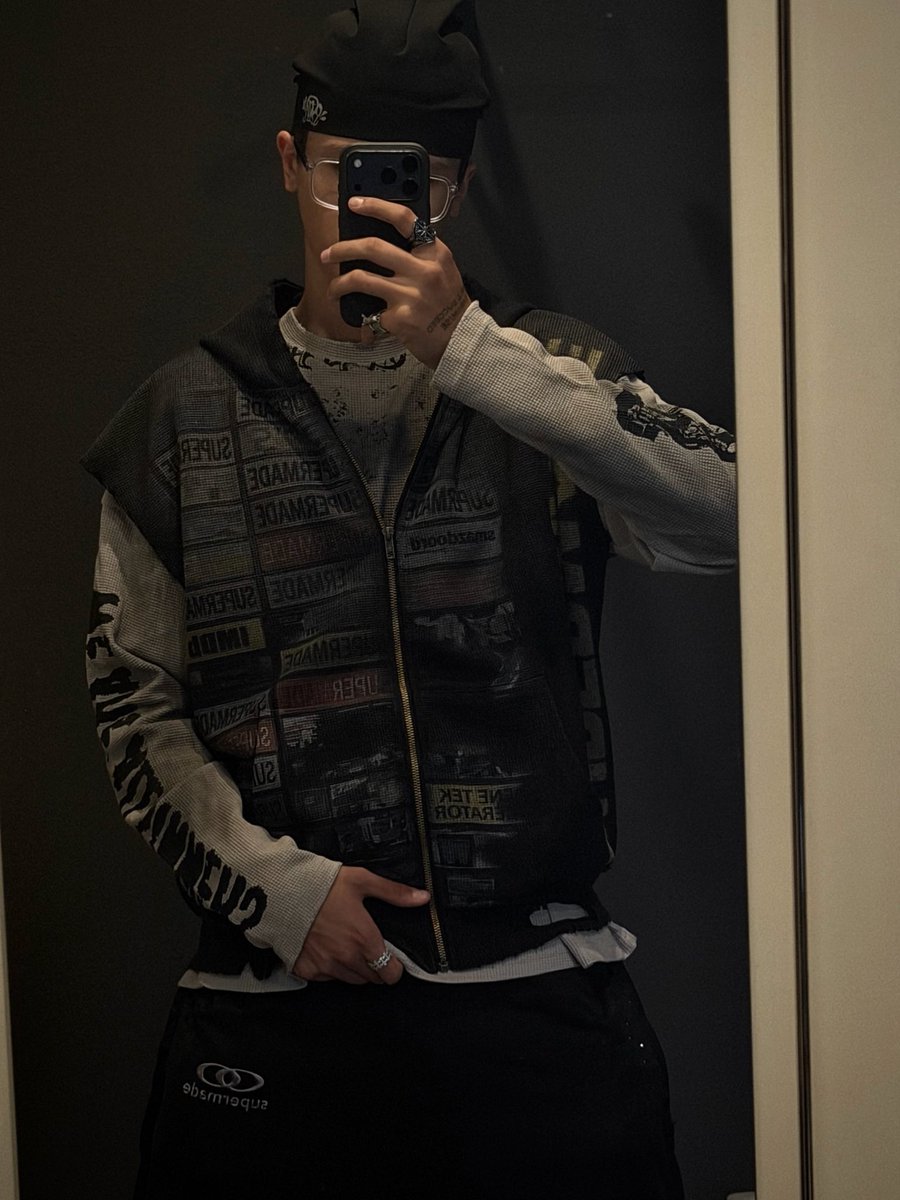 pe2zi's tweet photo. Who did a better jon editing this pic?
Me or TikTok dawg? https://t.co/DNbltnouXb