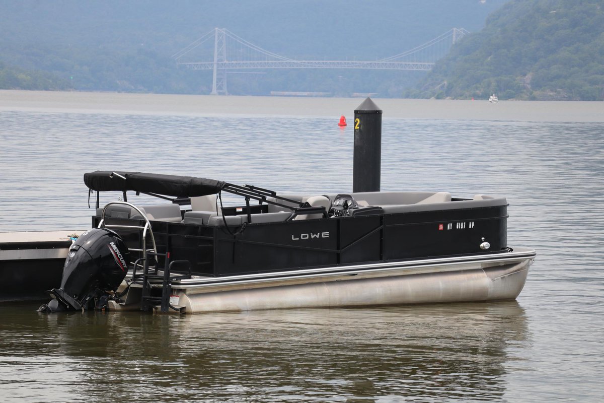 EricSRHarvey's tweet photo. A "floating patio" is the City of Peekskill's newest option for rolling on the Hudson River. A pontoon boat is making its debut at Fleischmann Pier offering private excursions to small groups. https://t.co/o3HLmhXvsT