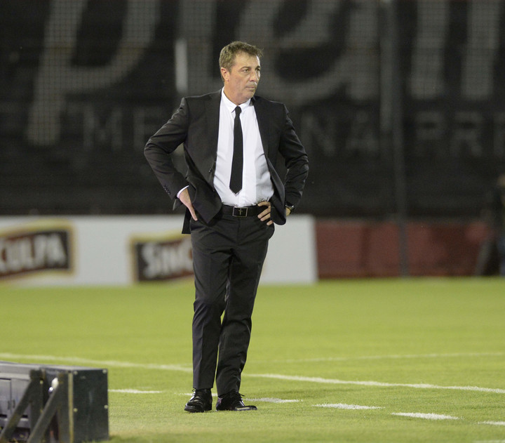 Calvi31's tweet photo. Newell's con Kudelka en el COLOSO:
🔙2019/21 (PRIMER CICLO)
PJ: 20
🟢10 triunfos
🟡3 empates
🔴7 derrotas 
🟰33 de 60 (55%)
⚽️28 GF
🥅❌19 GC

2025/Presente (SEGUNDO CICLO)
PJ: 8 
🟢3
🟡4
🔴1
🟰13 de 24 (54%)
⚽️8 GF
🥅❌6 GC 

TOTAL
PJ: 28
🟢13
🟡7
🔴8
🟰46 de 84 (54%)
⚽️36 GF
🥅❌25 GC