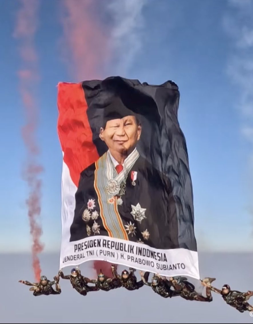 salddenly's tweet photo. wtt/want to trade

have: prabowo
want: gunil https://t.co/ZlmKuFe5MK