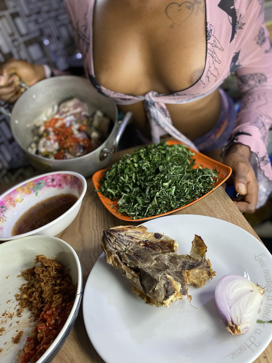 SexxxySplash's tweet photo. Nigerian egusi about to prepare in splash kitchen 😎❤️💦💦💦🥰😍 Book your cravings Accra Ghana.🇬🇭 @SexxxySplash @S3XYBoo @splashdelicous https://t.co/itmWdJcKwA