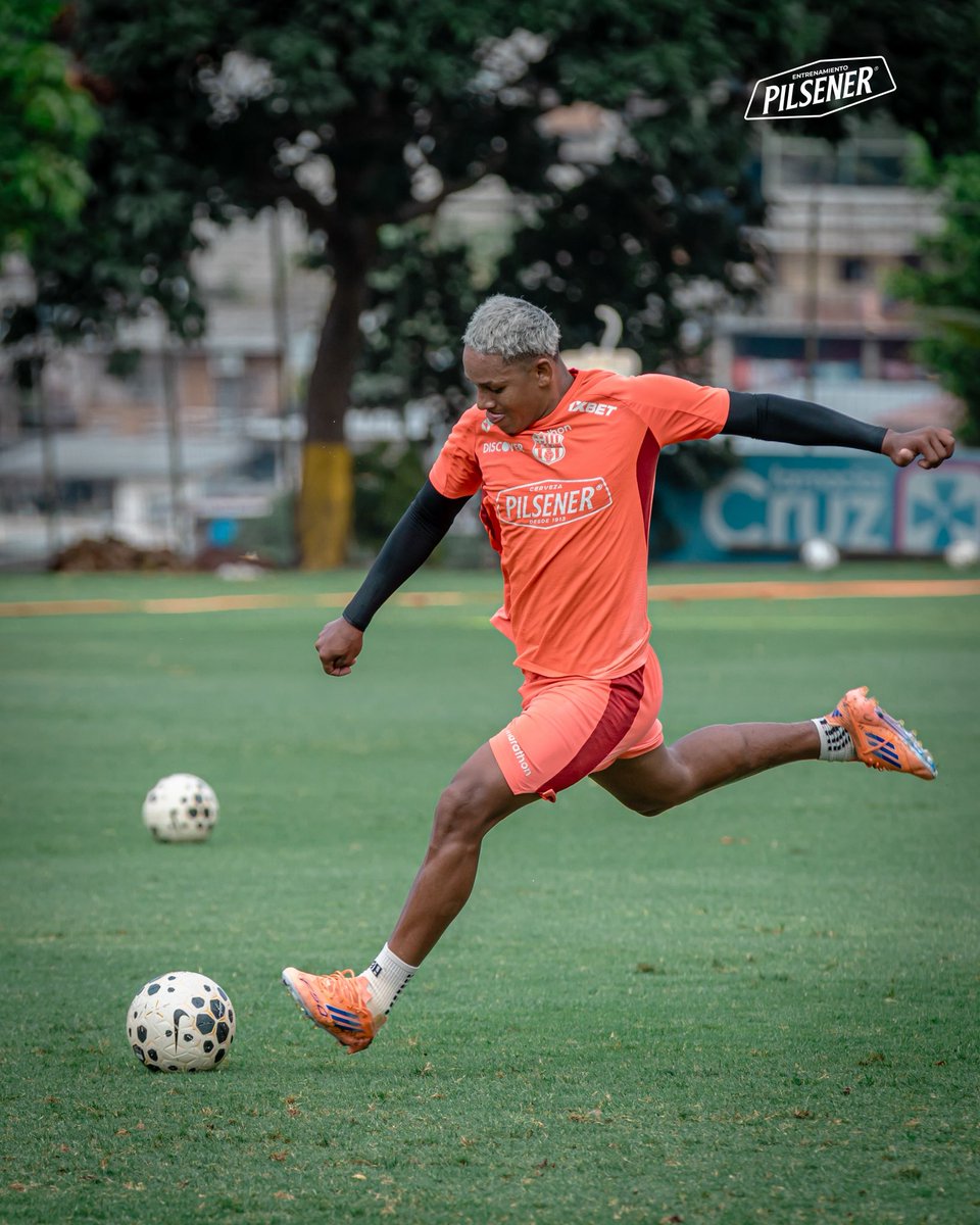 BarcelonaSC's tweet photo. #VamosIdolo 💪🔥

#EntrenamientoPilsener https://t.co/O85PK3RpEh
