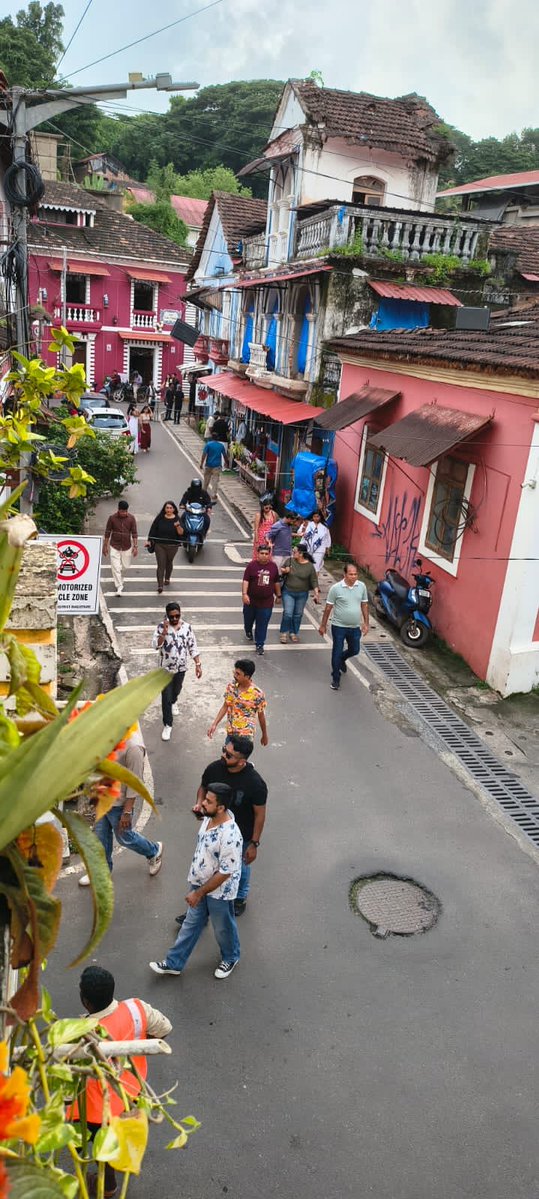 Goainsight29's tweet photo. Residents from # Fontainhas &amp; #San Tome are yet to get back their afternoon siesta with # tourists ignoring new CCP INITIATIVE 

https://t.co/salNMQAljb https://t.co/xvIZj2yZHd