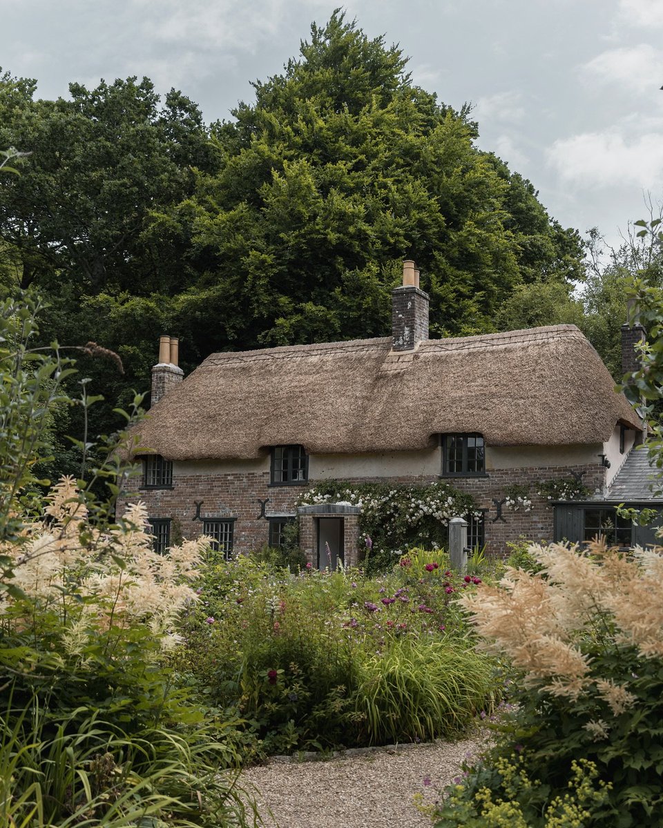englandcottages's tweet photo. Thomas Hardy's Cottage 🏡 https://t.co/BAG0PTZYuG