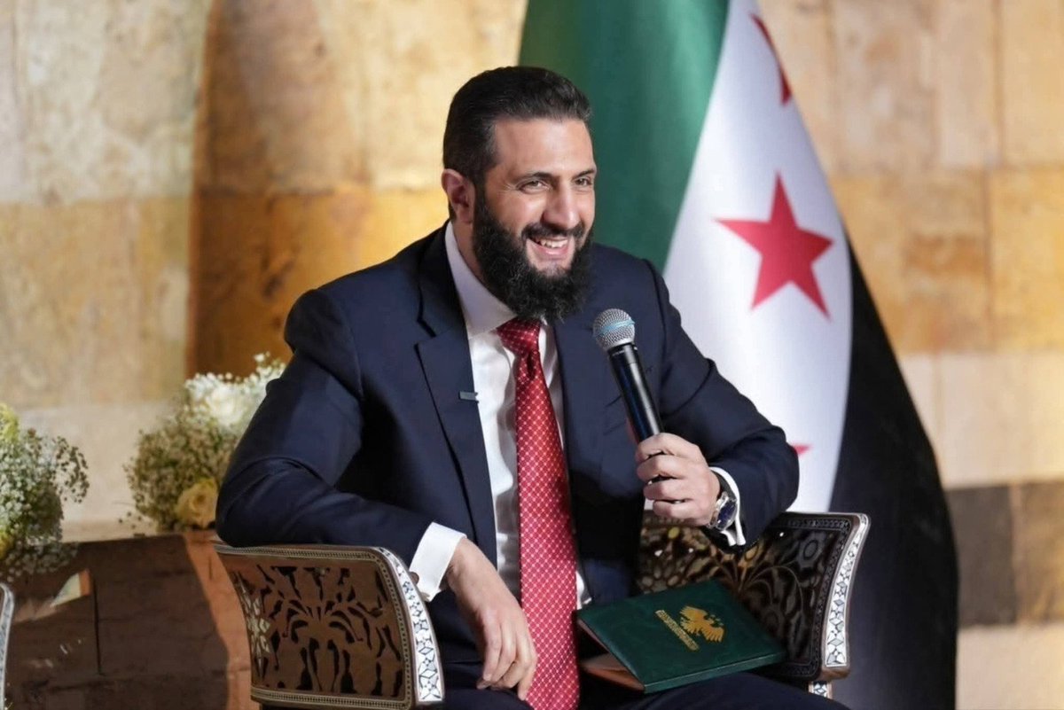 JassemAlhussein's tweet photo. أخيراً أعلنها السيد علي الزيدي:

مليوني برميل يومياً … عبر سوريا فقط. 

صرّح رئيس الوزراء العراقي علي الزيدي
بأن سوريا و العراق وقّعا اتفاقا
لتصدير مليوني برميل من النفط العراقي
عبر خط كركوك - بانياس.

هذا الاتفاق يعني أن نصف صادرات العراق النفطية
ستمر عبر الأراضي السورية،
بينما يتوزع الباقي بين تركيا ومضيق هرمز.

العراق يضع ثقته الكاملة في سوريا،
وسوريا تفتح موانئها وأراضيها للعراق.

النتيجة الاستراتيجية:

العراق يؤمّن تدفق نفطه 
بعيداً عن أي ضغوط أو ابتزاز،

وسوريا تتحول إلى أحد أهم مراكز الطاقة
والتجارة في المنطقة والعالم.