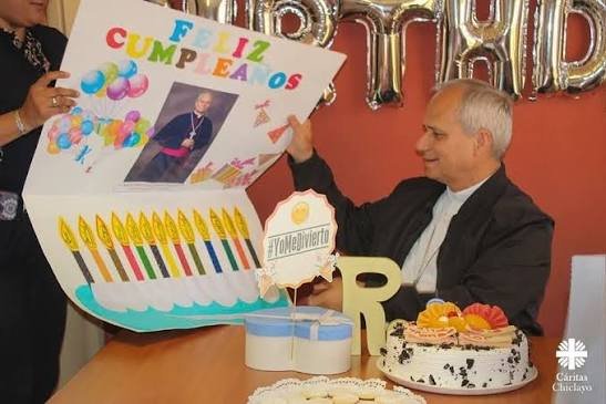 artemental18's tweet photo. Que va saber un gringo lo que es comer pollito con alberja y casas sin tarrajear. 
Nunca han vivido la experiencia de los cumpleaños con manteles rendados https://t.co/OLAuYqCsTF