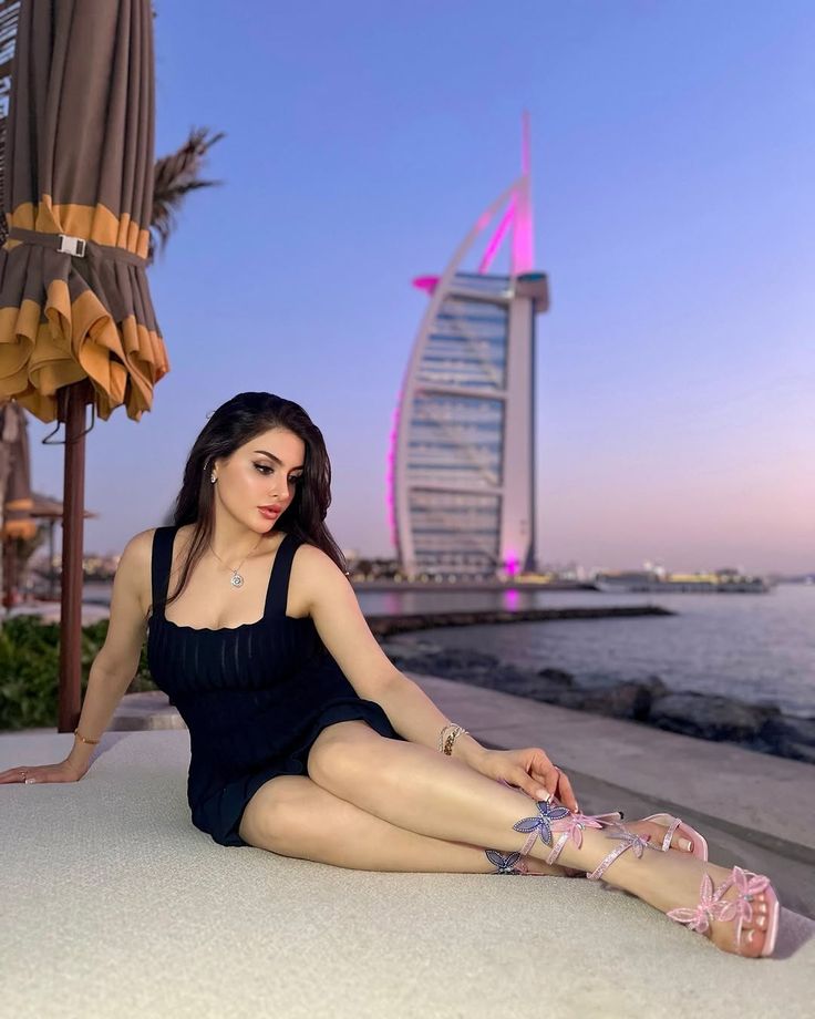 Elianaz855_'s tweet photo. A beautiful spirit lives like confidence is the sexiest outfit, and that''s her magic 👑 https://t.co/O6B2fHtq2h