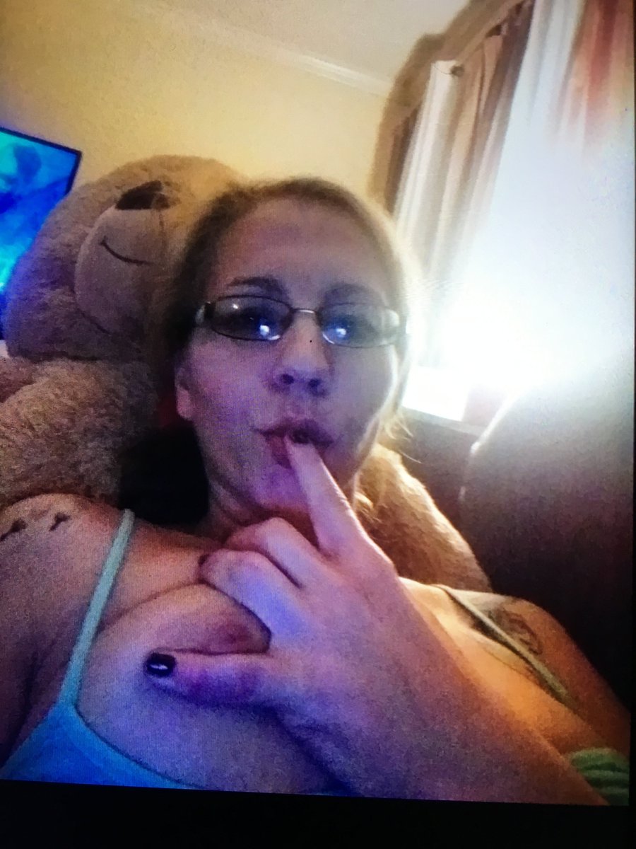 freeusecumsluts's tweet photo. Feel like guys in my area always freaks out on my lifestyles but been free use family slut forever lol always been men's little party girl dad my uncles grandpa my cousins get my pussy anywhere anytime https://t.co/sxGTazOQvd