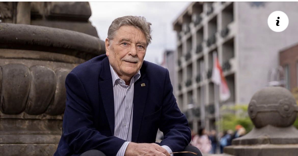 aoezay's tweet photo. Ein #Köln|er, ein außergewöhnlicher und zutiefst gläubiger Mensch, ist von uns gegangen.

Ex-Oberbürgermeister Fritz #Schramma ist tot.

Möge Gott ihm Barmherzigkeit schenken und ihm einen Platz im Paradies gewähren.

Ruhe in Frieden. 🕊️ https://t.co/AbR2FZ3rjT