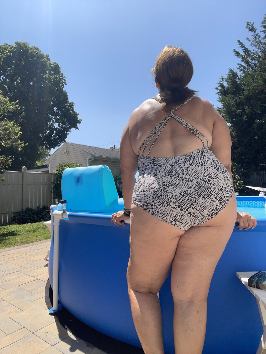 BronxGal62's tweet photo. Turning out to be a great day 🥰💜#linkinbio #plussize #gilf #granny #curves #onlyfans #subscribe #onepiece https://t.co/LI6VJSvit0