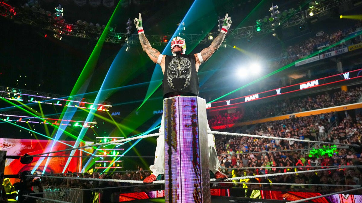 MysterioSource_'s tweet photo. After Seeing His Performance On #WWERaw I Believe Rey Mysterio Still Got It And He Deserves A World Title Reign Before He Retires !!

Do Y'all Agree 🤔🤔 https://t.co/afW9Mr6R3u