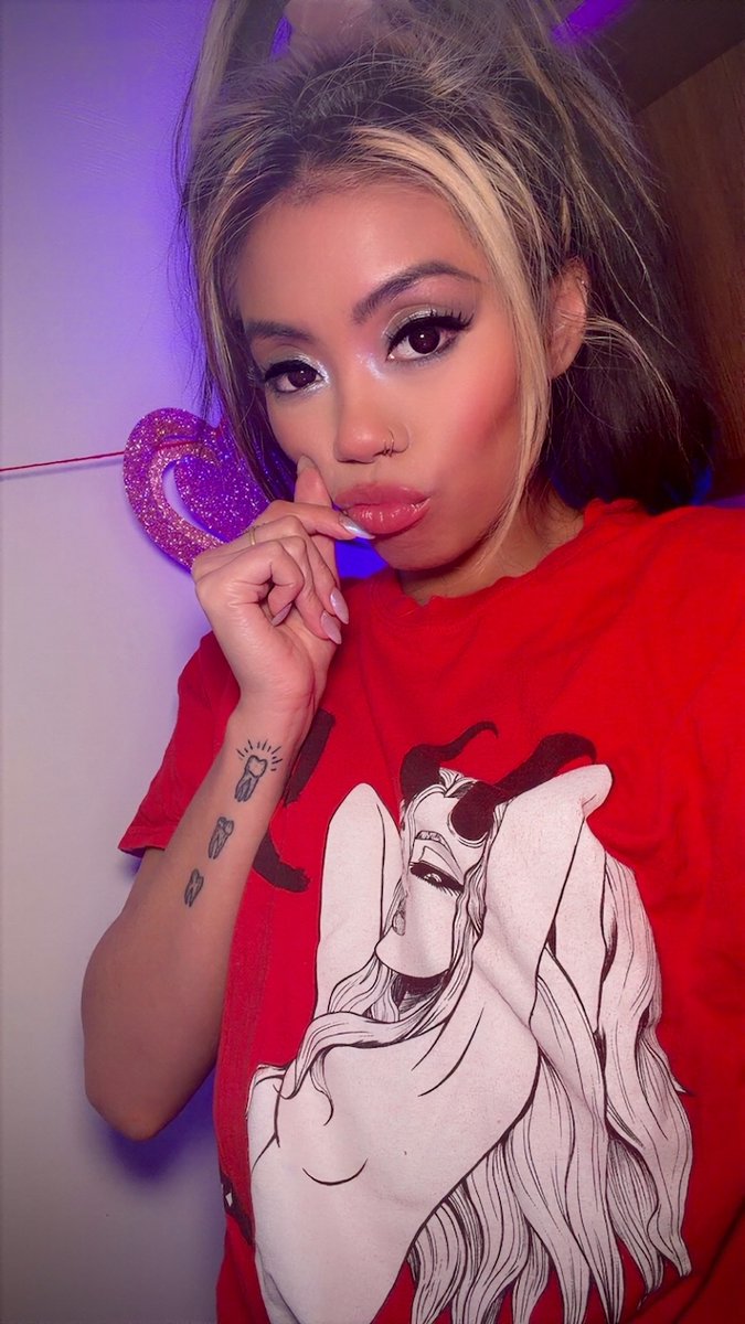 StreamateModels's tweet photo. Gladly let our #SMBabe @silkyryu ruin you. #Streamate #StreamateModel #babe #CamModel #crush #ThirstyThursday https://t.co/ZVqSEEX7C3 https://t.co/qhWABe3WKw