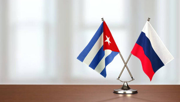 teleSURtv's tweet photo. 🇨🇺 Delegación rusa dona ayuda solidaria a Cuba en medio de la crisis energética y el bloqueo de EE.UU. Entregó alimentos, linternas y botiquines. 

#Cuba #Rusia #teleSUR #18Ago https://t.co/wpPTsoveV6