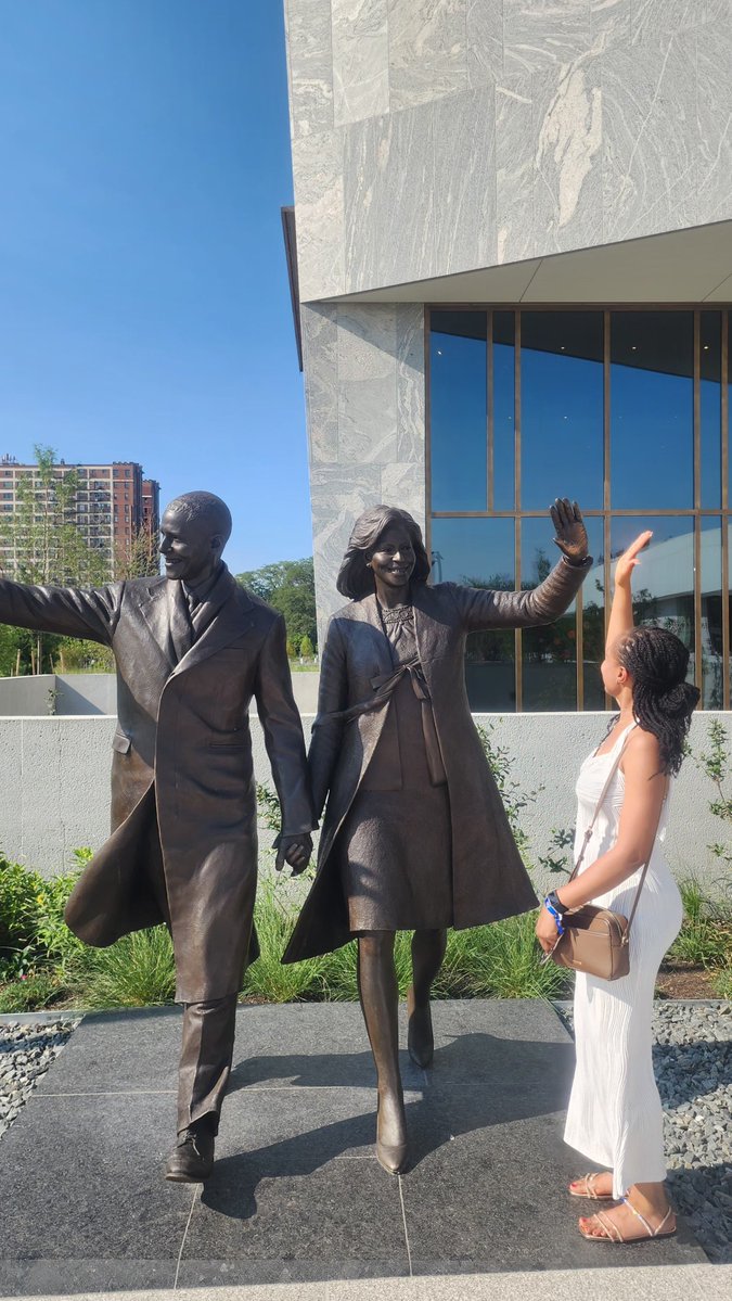 AmarachiOkoroa1's tweet photo. I definitely gave Michelle Obama a high-five for being a beacon of light to young girls like me ❤️🥳

#presidentobamamuseum https://t.co/KFlYcu5RxU
