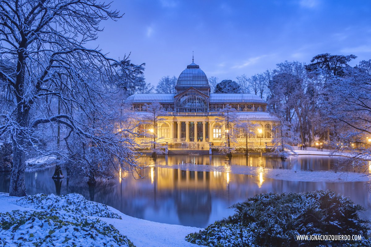 Gothgorito's tweet photo. ¿Os acordáis de esta foto del retiro durante la nevada de Filomena? Bien, pues al autor, que hizo un trabajo magnífico esos días, le han robado su equipo fotográfico en Italia y pide difusión. Creo que se la merece de sobra. https://t.co/bDoYLqH6A8