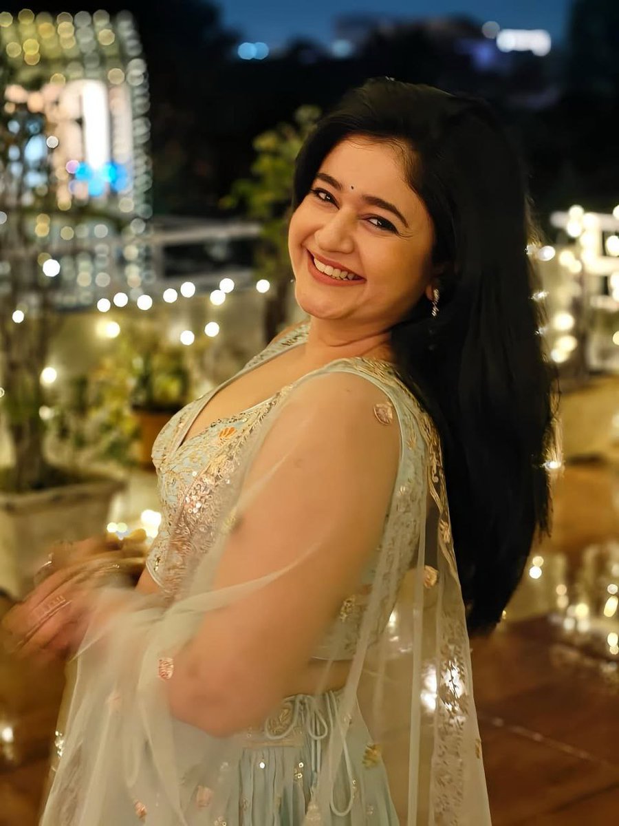 Poonambaajwa's tweet photo. Sissy slut me shamelessly looking at my mamas who are fighting for who gets to fck me first. My hole is gonna get filled up today i guess 😘😘                                       #sissy #mallu #pottachi #slave #sissymallu #chubby #master https://t.co/DoKLYpSlsB