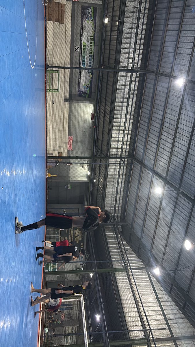 OhMyLeonZ's tweet photo. Futsal At Night After Working 00.00 ⚽️ https://t.co/lIgDsjS35a