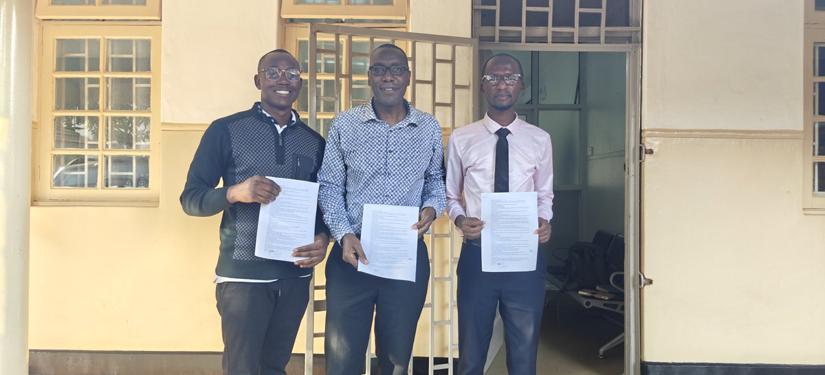 rkalyes1's tweet photo. 🔥 It was a pleasure to meet two of my mentees today.
🔥 Two young vibrant men with a lot of promises.

🔥 I signed a good contract with one while the other one acted as a witness.

👉 We need to trust our mentees and empower them to achieve their potential!
@Internist_02 https://t.co/8p8BdpggLi