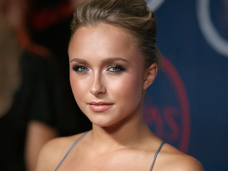 TMZ's tweet photo. 🚨 Hayden Panettiere had a bag full of medication when she died suddenly on Sunday, and her boyfriend showed the meds to cops. https://t.co/UgypddzUN6 https://t.co/09afyvrJcJ
