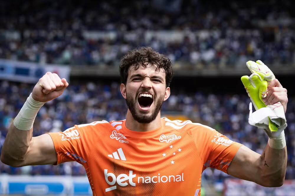 futebol_info's tweet photo. Fechado! Cruzeiro renova contrato com o goleiro Otávio até 2031.

O vínculo anterior iria até 2029.

A renovação conta com aumento salarial imediato, além de gatilhos para aumento gradativo ao longo do vínculo. A multa rescisória para o exterior é de 100 milhões de euros (R$ 600 milhões).

🗞️ @geglobo
📸 Gustavo Aleixo/CEC