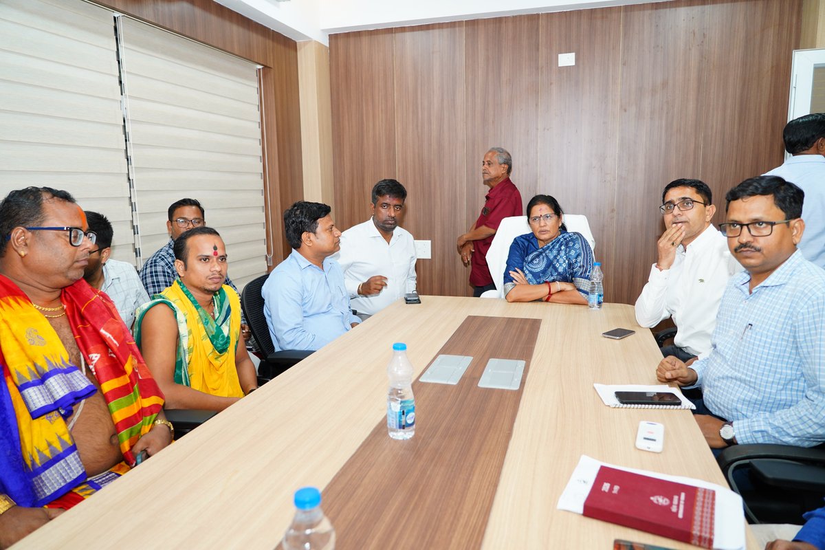 PravatiPOdisha's tweet photo. ଆଜି ରାମଚଣ୍ଡୀ ନିକଟବର୍ତ୍ତୀ ଅଞ୍ଚଳର ବିକାଶ ପାଇଁ ପ୍ରସ୍ତାବିତ ପ୍ରକଳ୍ପ ବାବଦରେ ଆୟୋଜିତ ସମୀକ୍ଷା ବୈଠକରେ ଯୋଗଦେଲି । ଏହି ଅବସରରେ ପର୍ଯ୍ୟଟକଙ୍କ ପାଇଁ ଆବଶ୍ୟକ ଭିତ୍ତିଭୂମିର ବିକାଶ, ଉପଲବ୍ଧ ସୁବିଧାର ସମ୍ପ୍ରସାରଣ ଓ ଅଞ୍ଚଳର ସୌନ୍ଦର୍ଯ୍ୟକରଣ ନେଇ ବିସ୍ତୃତ ଆଲୋଚନା କଲି । #Ramchandi #OdishaTourism #TourismDevelopment @odisha_tourism @TourismDptt
