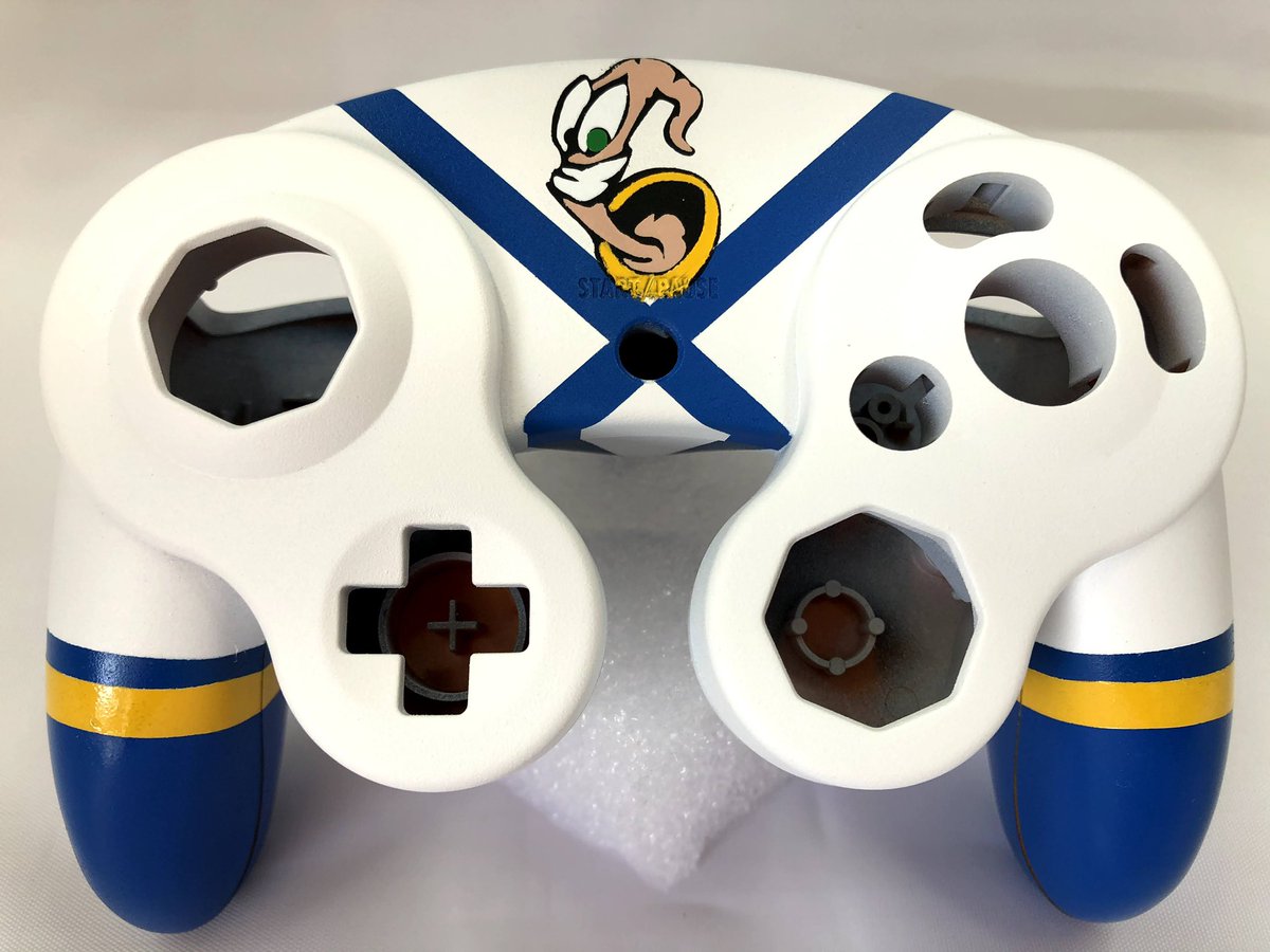 tallfatherC's tweet photo. GameCube controller 
Custom painted 🪱 https://t.co/7mFYufvSYg