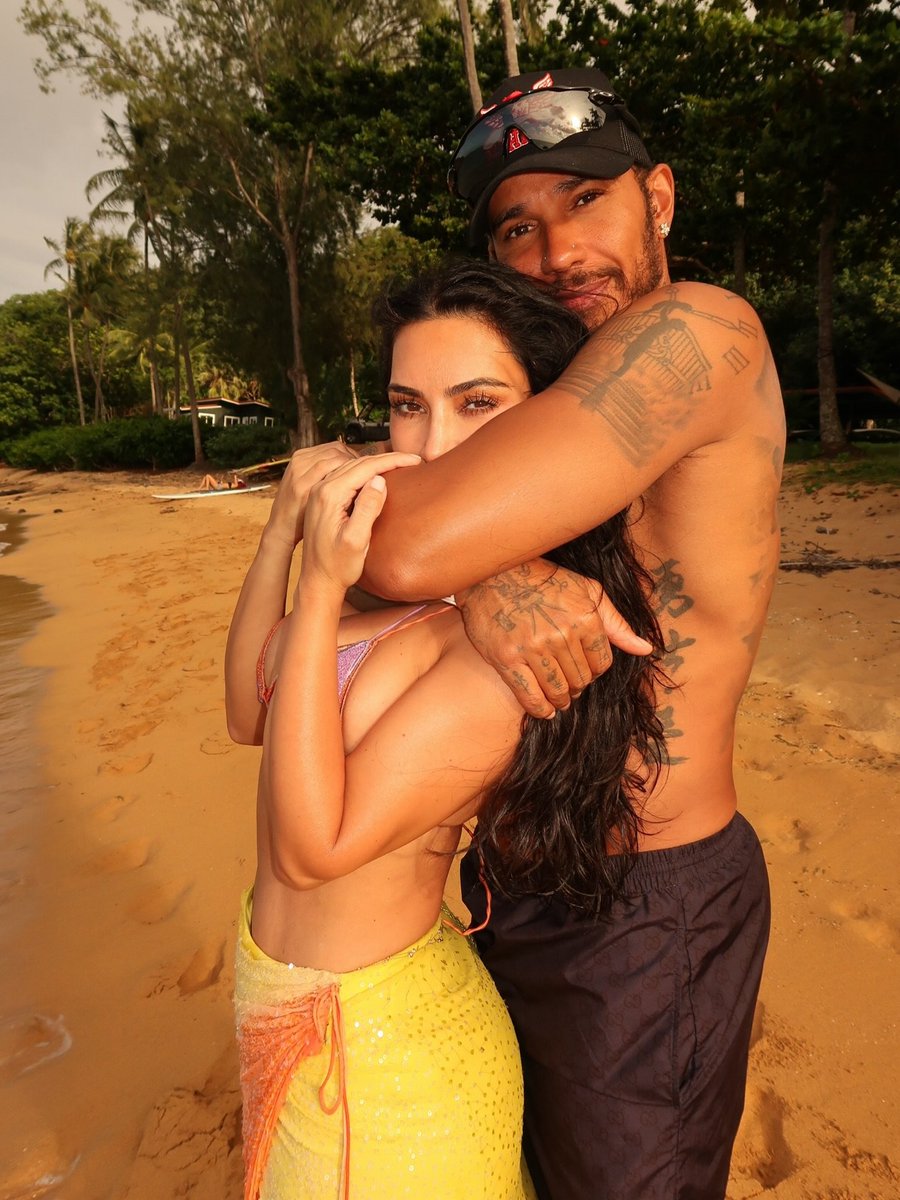 LH44NEWS's tweet photo. Lewis Hamilton e Kim Kardashian durante as férias de verão. 💛 https://t.co/2EfaSY9xN7