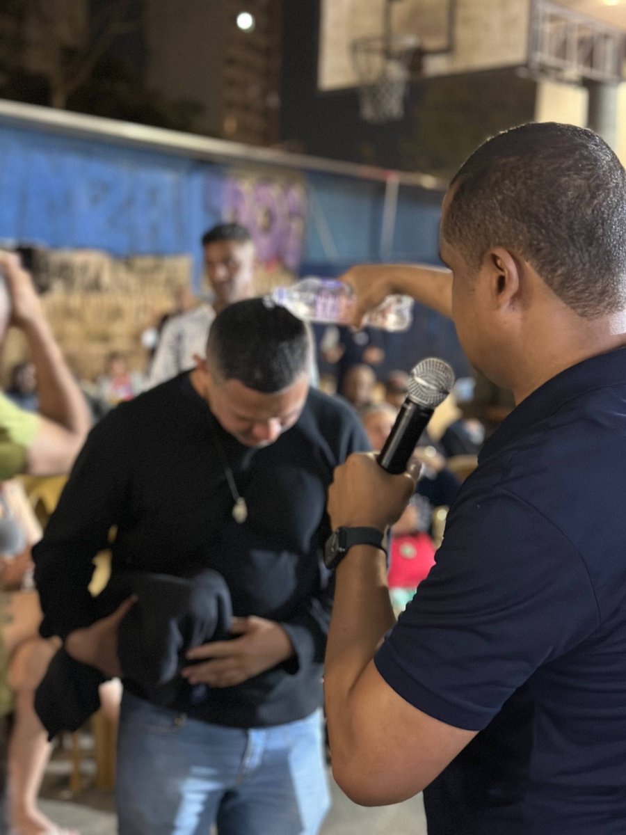 EvgBrasil's tweet photo. Fé que se transforma em atitude. Amor ao próximo é servir, acolher e levar esperança. 

#AnjosDaMadrugada #Fé #AmorAoPróximo #Servir #Evangelização #Esperança https://t.co/m3KMWJVMIj