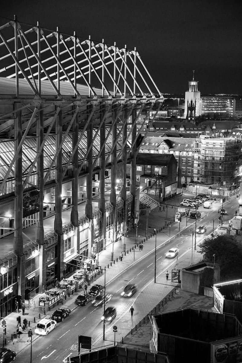 swinburne_mark's tweet photo. What a beauty. The Gallowgate! It’s grim up North……. #NUFC https://t.co/G3xvDgHmN8