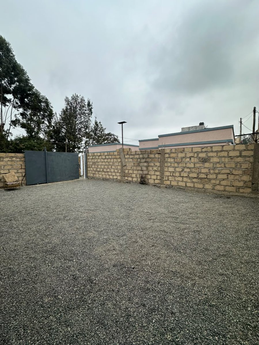 SimonMb65242137's tweet photo. 3-bedroom bungalow for rent in Rimpa Ongata-Rongai. 
For more information call Simon -0724541067 https://t.co/MFxMsh1Xg1