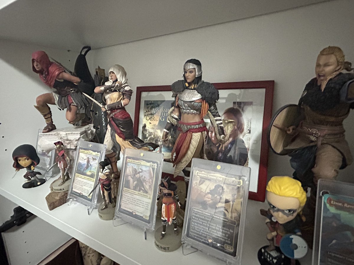 Angi_AN's tweet photo. Back home to the usual life stuff and of course Kassandra is back with the girls 💜 #AssassinsCreed https://t.co/LwZVFWwBYD